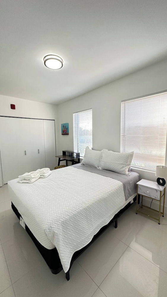 Basic Apartment photo 1