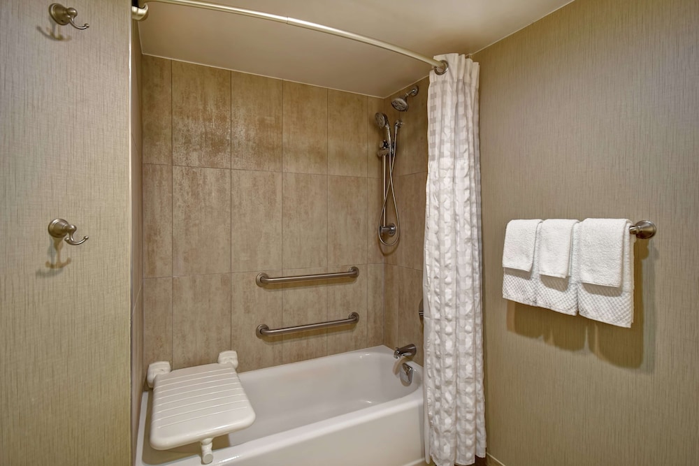 Suite, 2 Double Beds, Accessible, Bathtub (Mobility & Hearing) - Photo 5