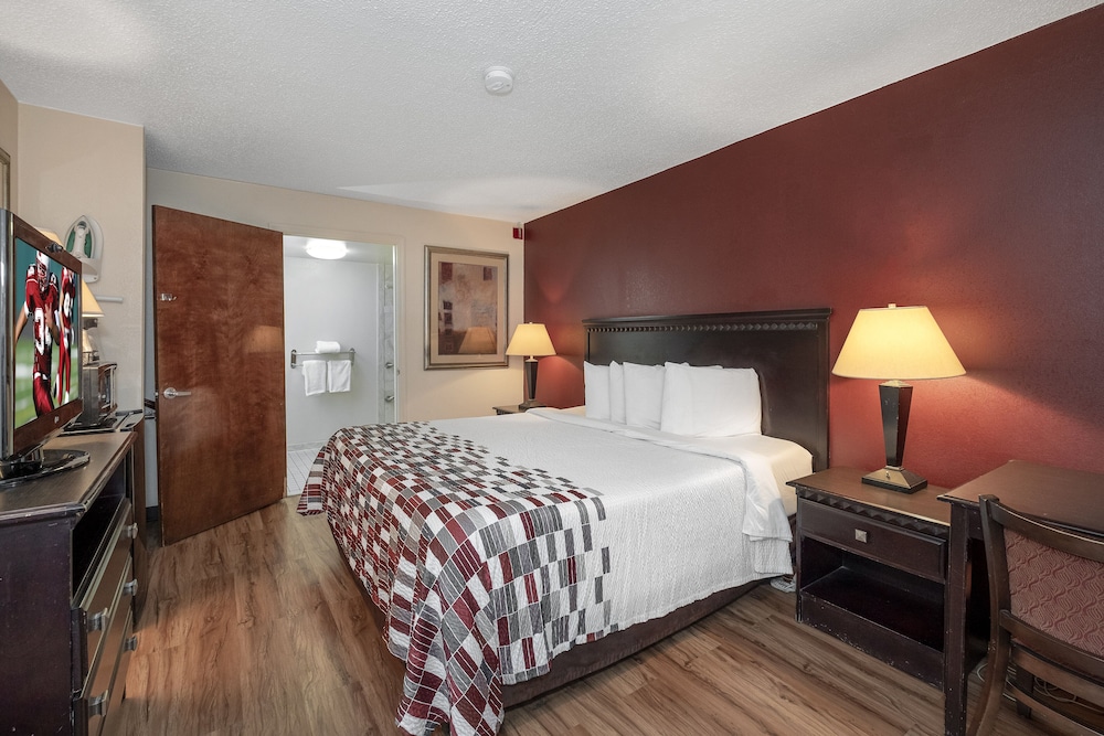 Deluxe Room, 1 Double Bed, Accessible, Smoking (Roll-In Shower) photo 2