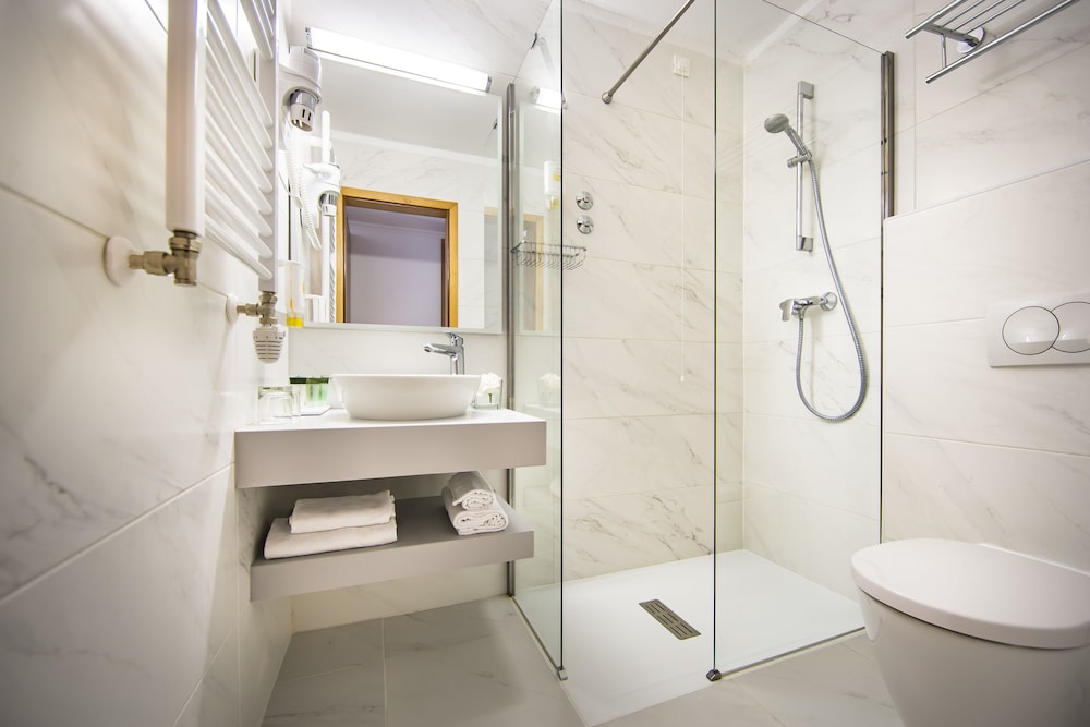 Standard Double or Twin Room - Photo 3