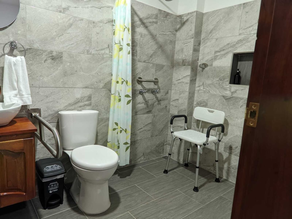 Standard Room, Mobility Accessible, Ensuite photo 1