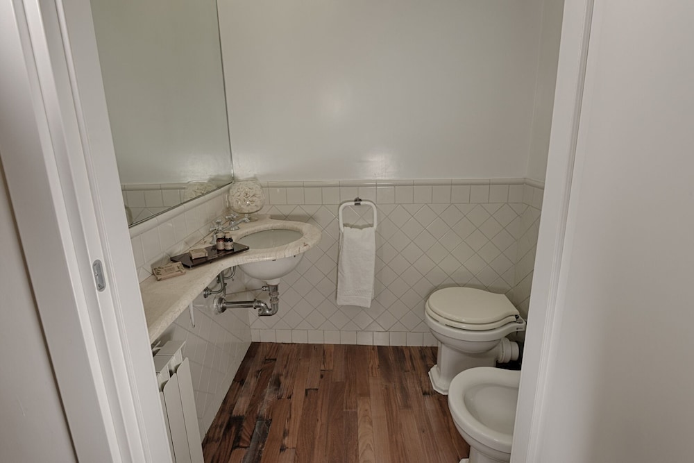 City Room photo 2
