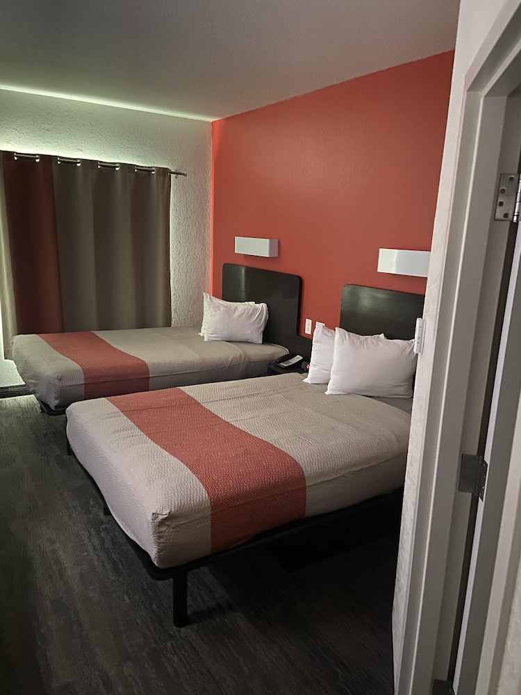 Deluxe Room, 2 Double Beds, Non Smoking, Microwave photo 1