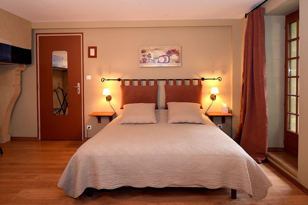 Standard Double Room (Caramel) photo 3