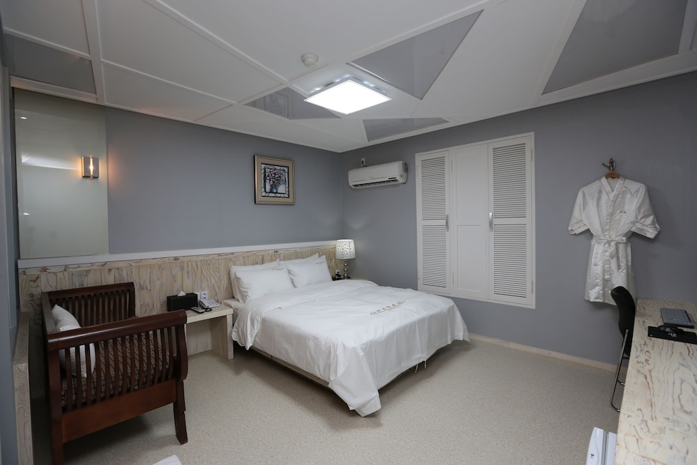 Standard Double Room photo 2