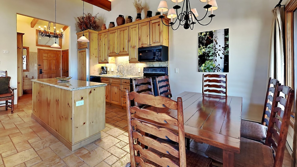 Deluxe Three Bedroom ~ C3A photo 3