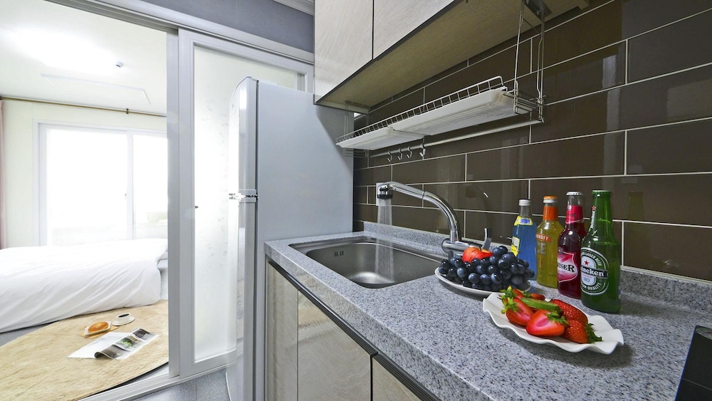 Basic Room, 1 Bedroom (204) - Photo 6