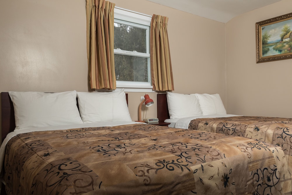 Family Suite, Multiple Beds, Kitchenette, Lake View photo 2