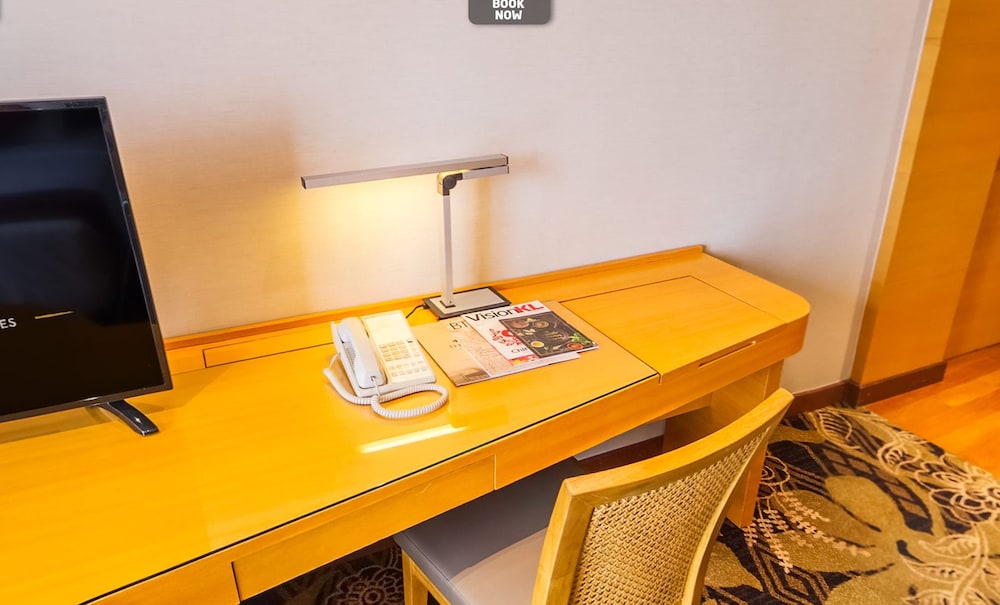 Deluxe Room, 1 King Bed, City View