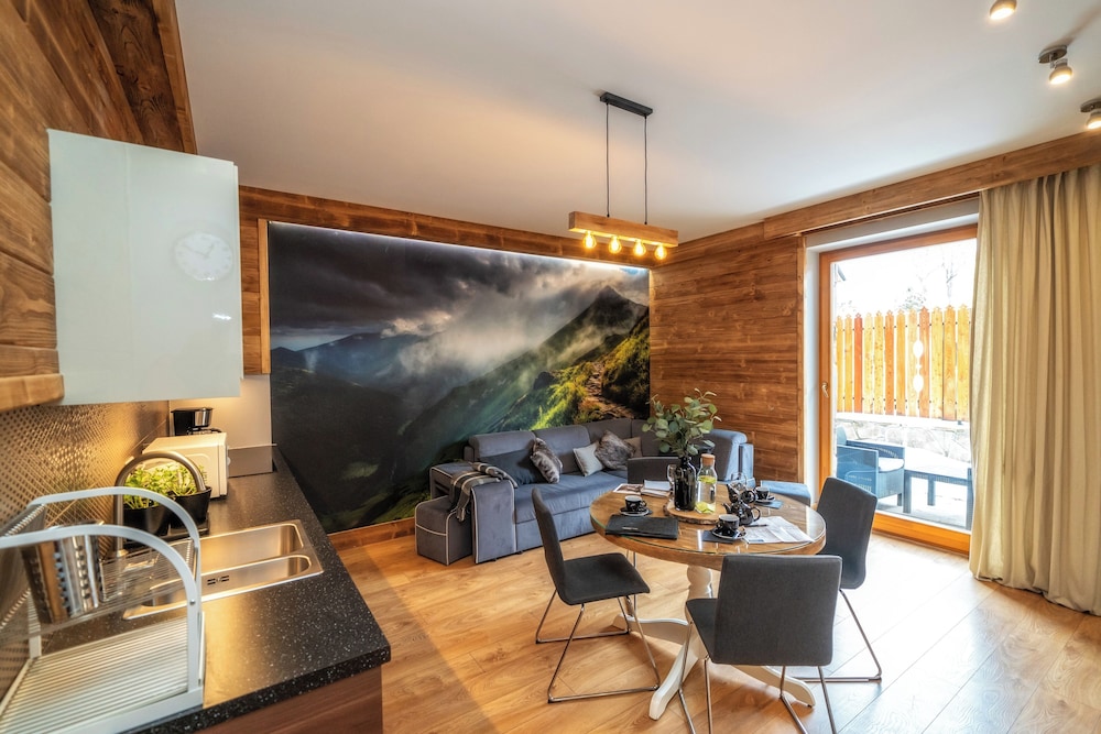 Deluxe Apartment (001 with SPA, Pool access)