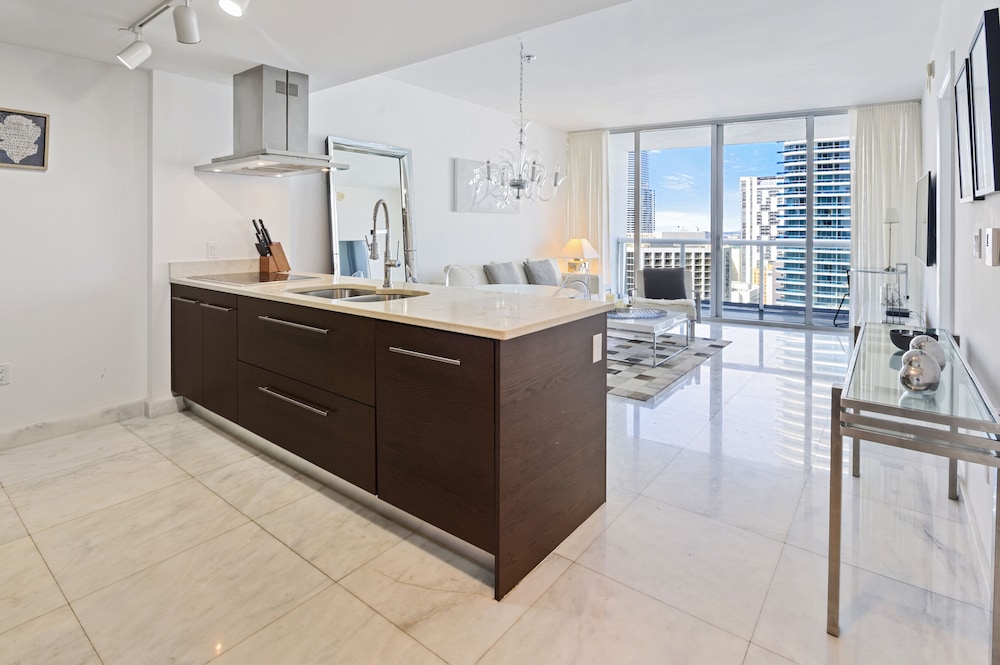 Premier Apartment photo 3