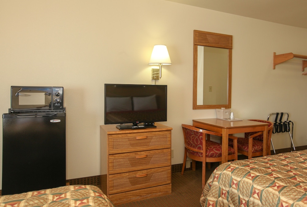 Standard Room, 2 Queen Beds - Photo 4