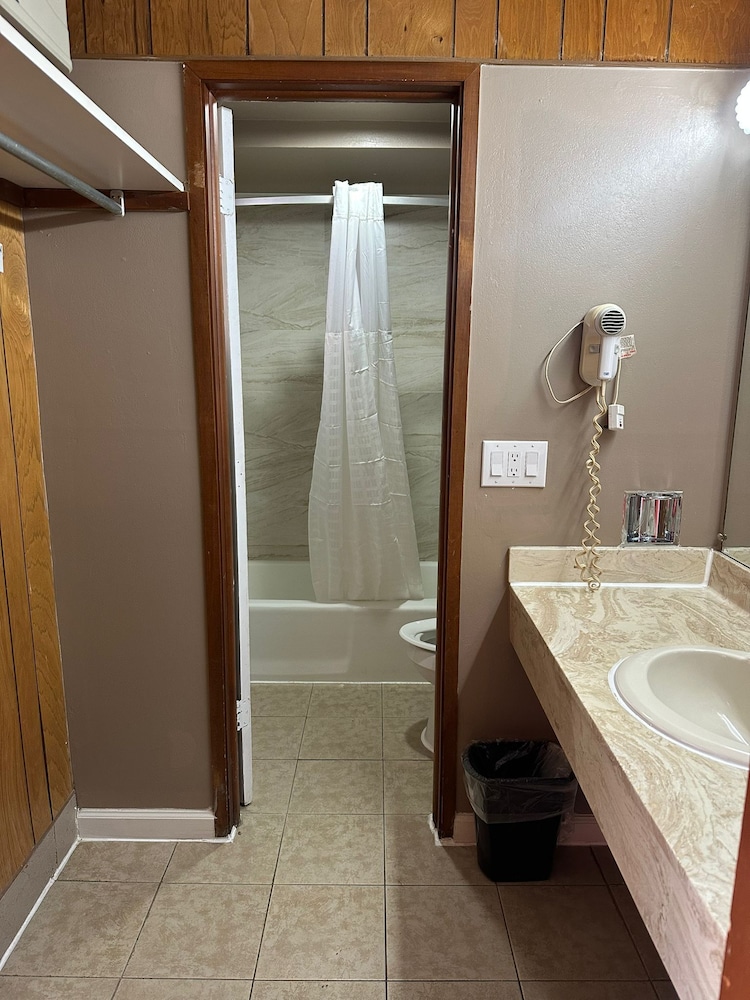 Room, 1 King Bed, Non Smoking, Mountain View - Photo 3