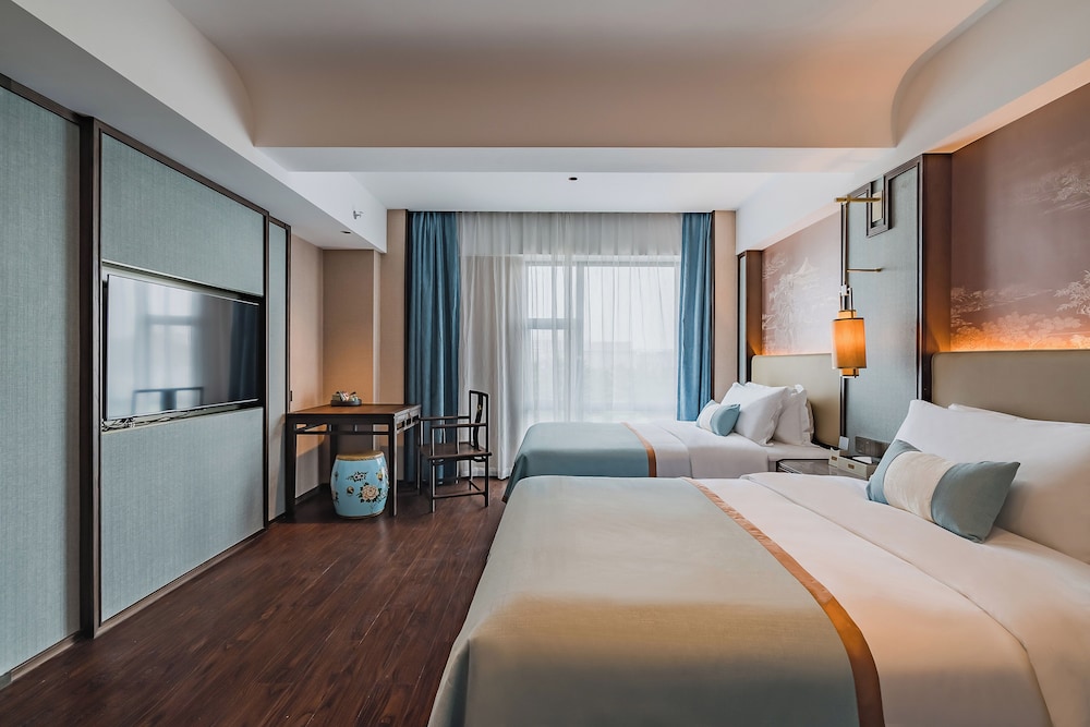 Classic Twin Room, City View