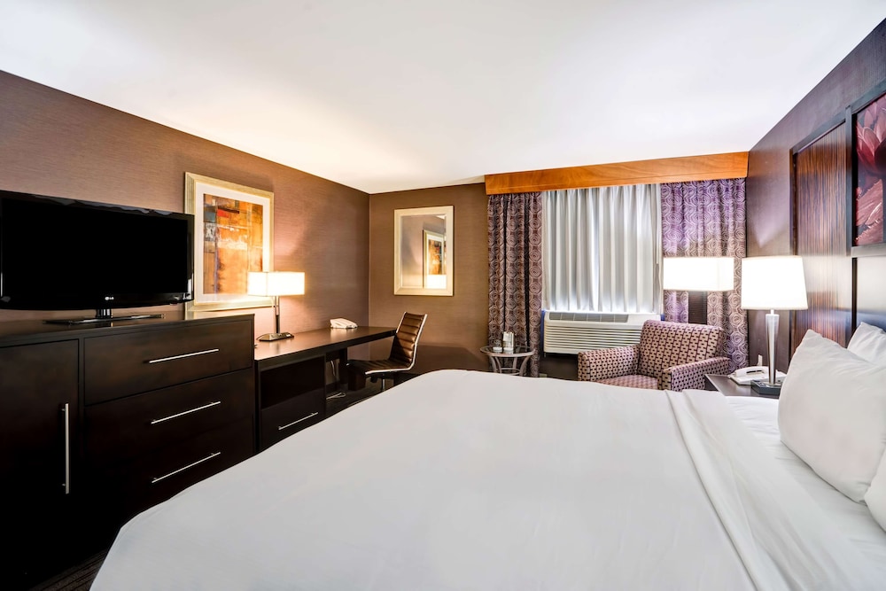 Deluxe Room, 1 King Bed, City View - Photo 3