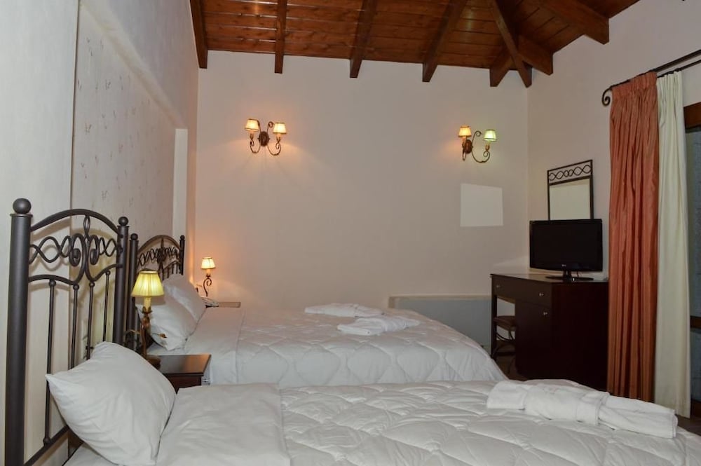 Triple Room, Fireplace, Mountain View photo 3