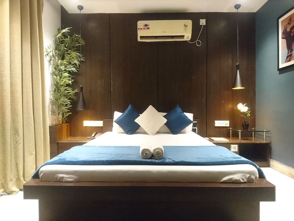 Premium Queen-size Room
