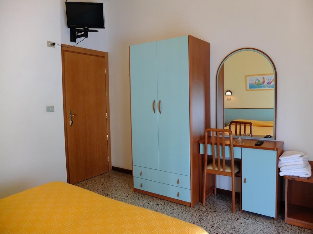 Standard Double Or Twin Room - Photo 3