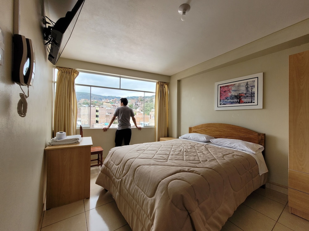 Basic Double Room, 1 Queen Bed, Balcony, Park View photo 3