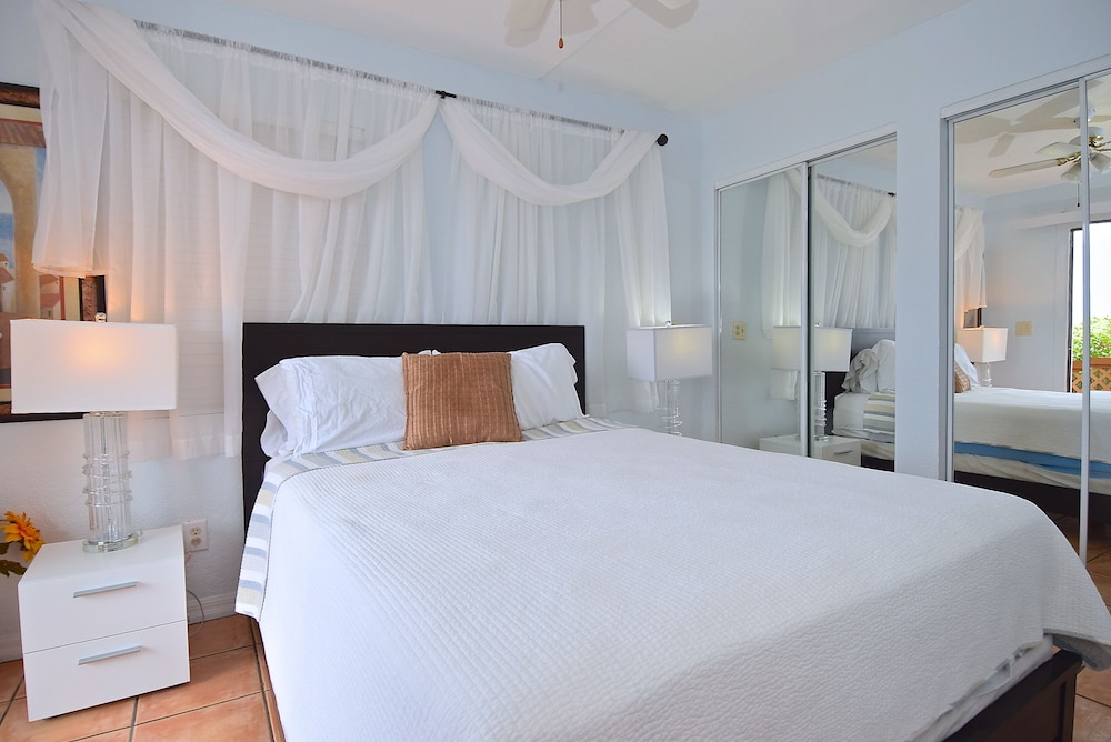 Cottage, Hot Tub, Bay View (Montego Bay Room) photo 3
