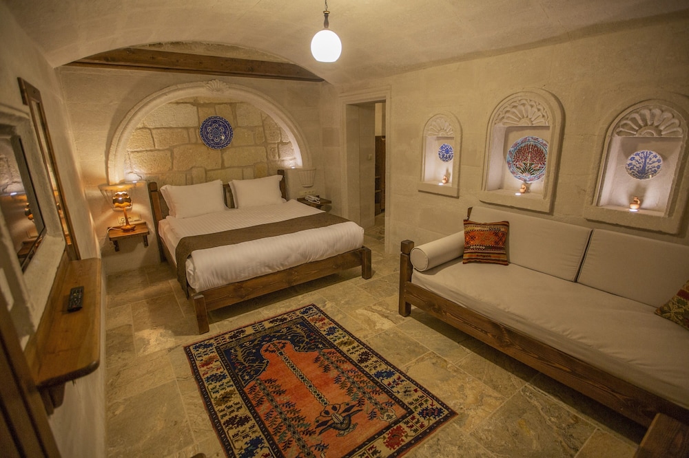 Standard Cave Room