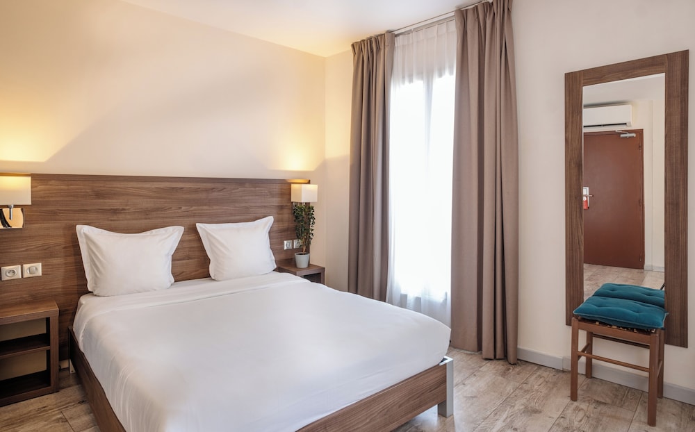 Triple Room, street view photo 2