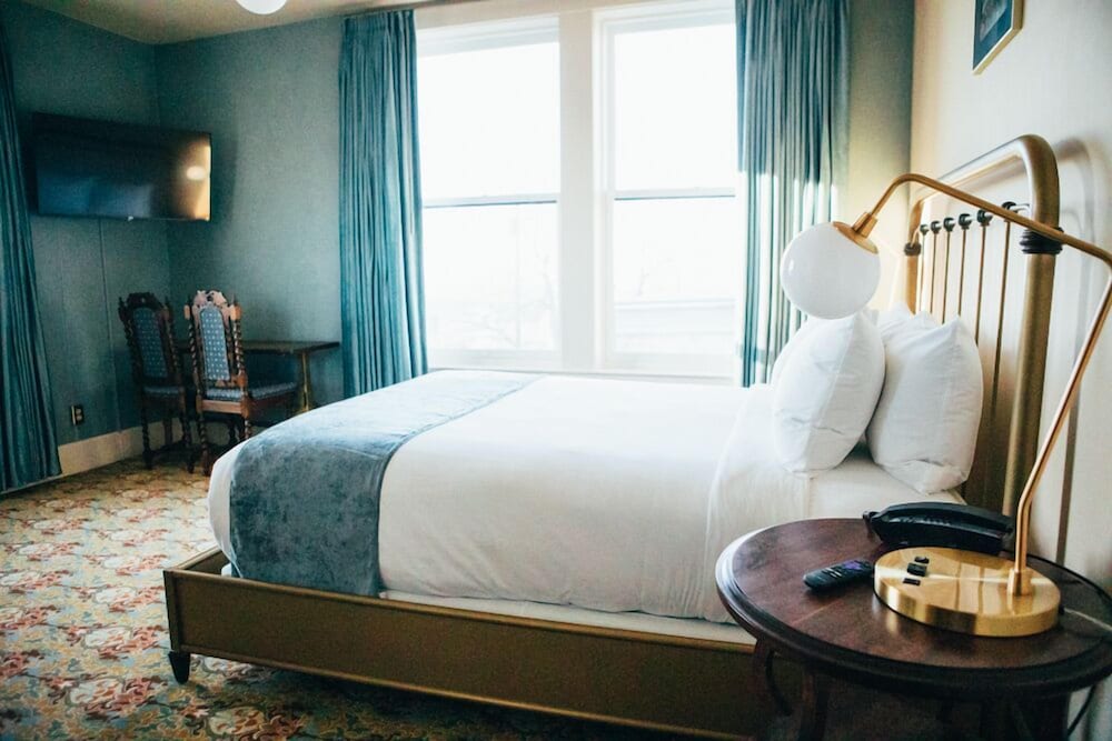 Deluxe Room, 1 Queen Bed photo 1