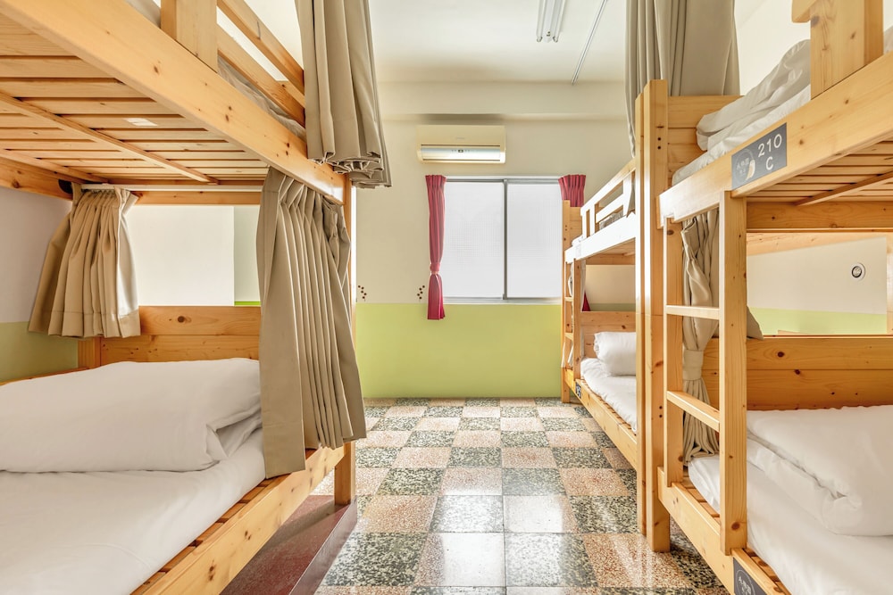 Bed in 6-Bed Dormitory Room photo 2