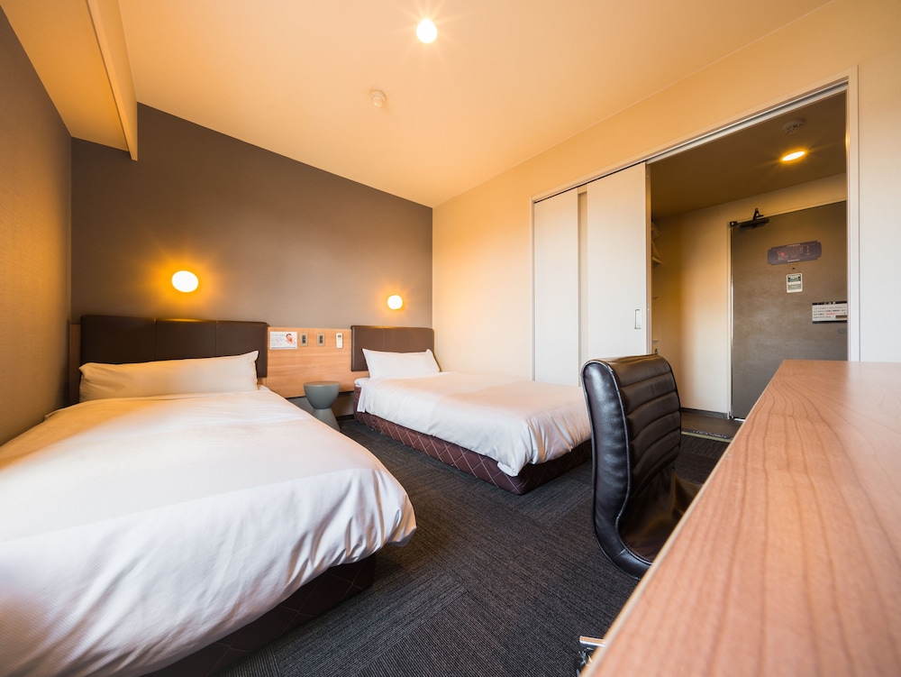 Twin Room, Smoking photo 3