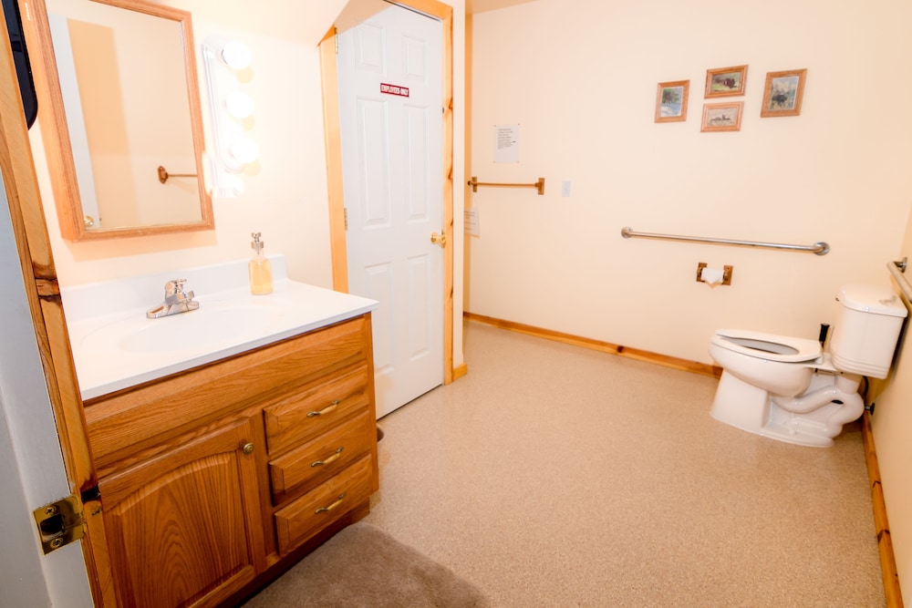 Standard Room, 2 Twin Beds, Shared Bathroom photo 2