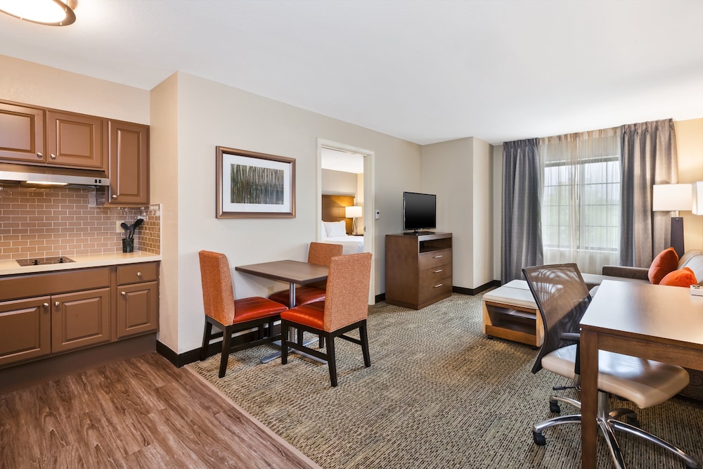 Suite, 1 Bedroom, Kitchen - Photo 4