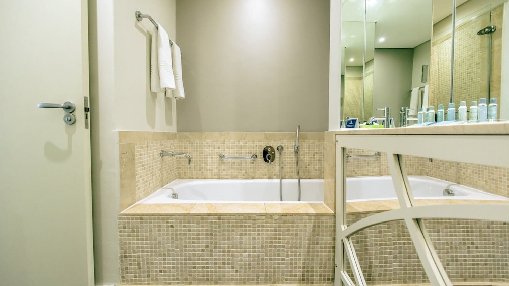 Full Sea Facing King or Twin Room - Photo 8