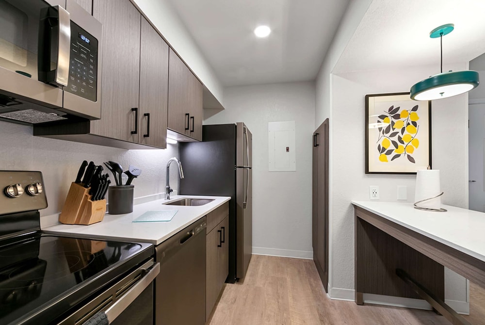 Studio Suite, 1 Queen Bed, Mobility Accessible, Bathtub - Photo 2