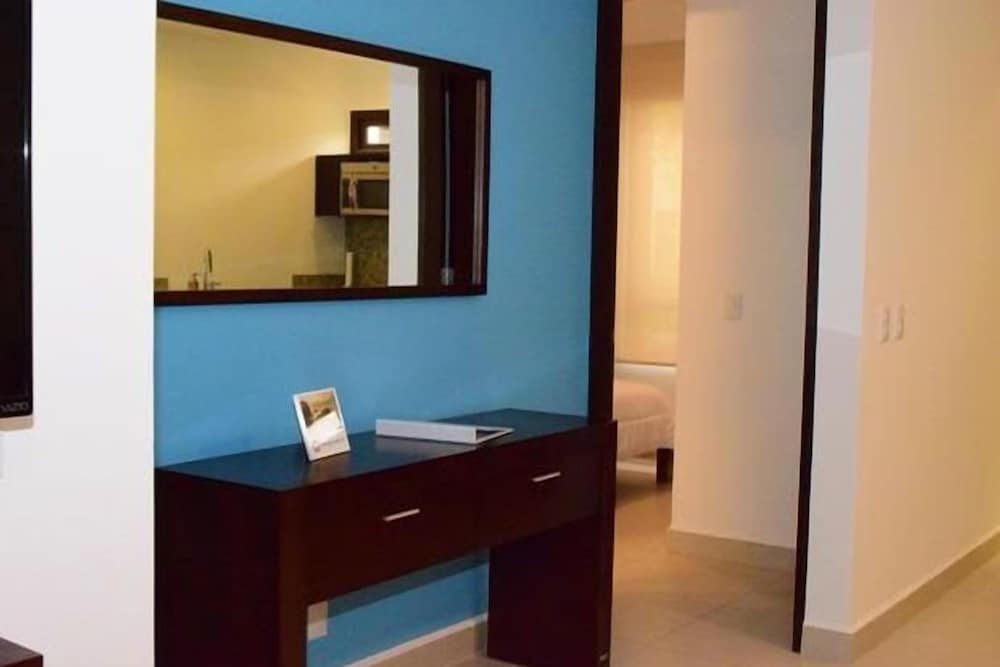 Luxury Condo, 2 Bedrooms, Accessible, Garden Area photo 3