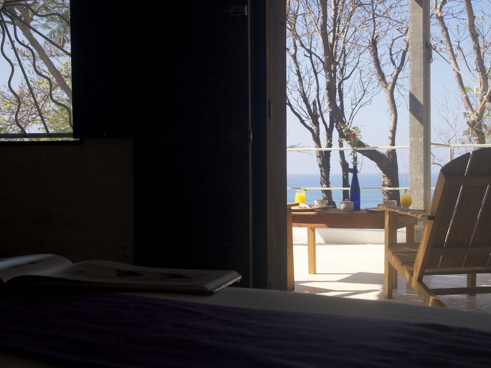Cabin, 1 King Size Bed, Ocean View (Oval Room) photo 3