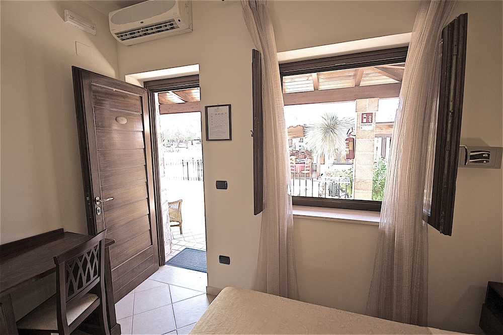 Standard Double Room - Photo 7