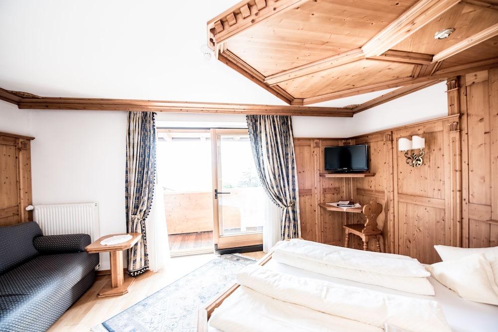 Romantic Double Room, Mountain View photo 1