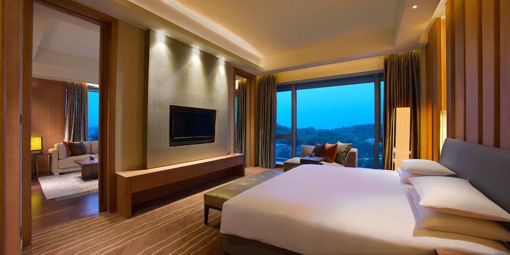 Regency, Suite, 1 King Bed - Photo 1