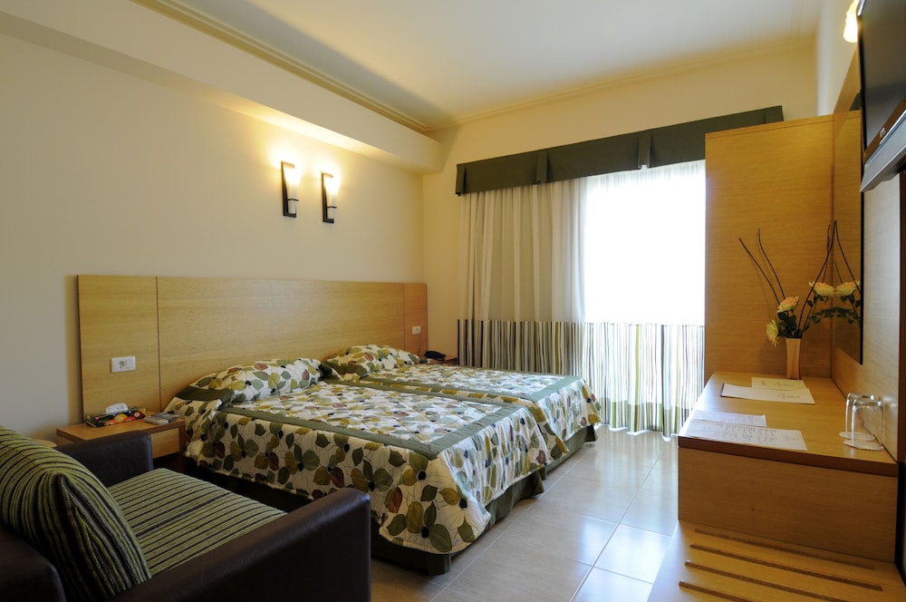 Deluxe Double or Twin Room, Balcony, Ocean View photo 2