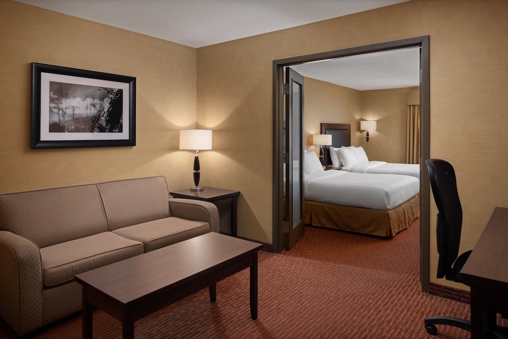 Standard Suite, Multiple Beds photo 1