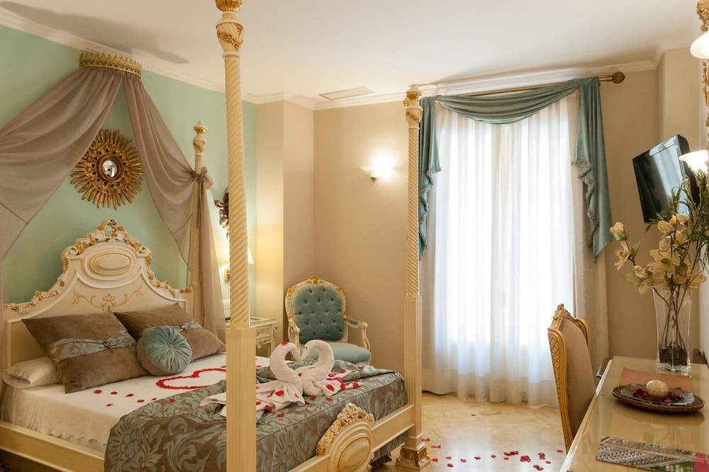 Deluxe Double Room, Balcony - Photo 4