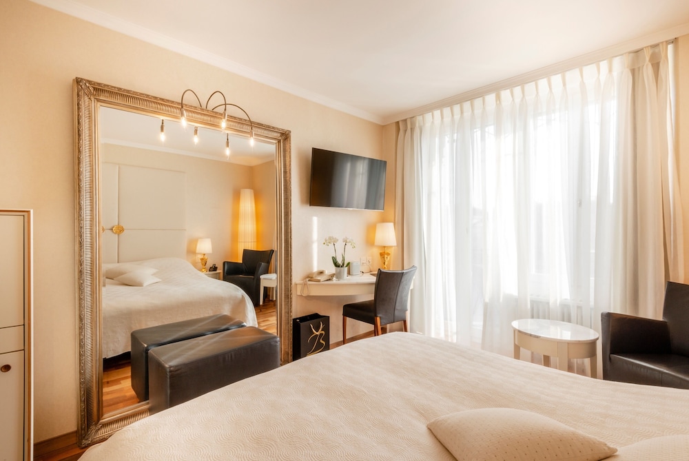 Double or Twin Room, River View - Photo 5