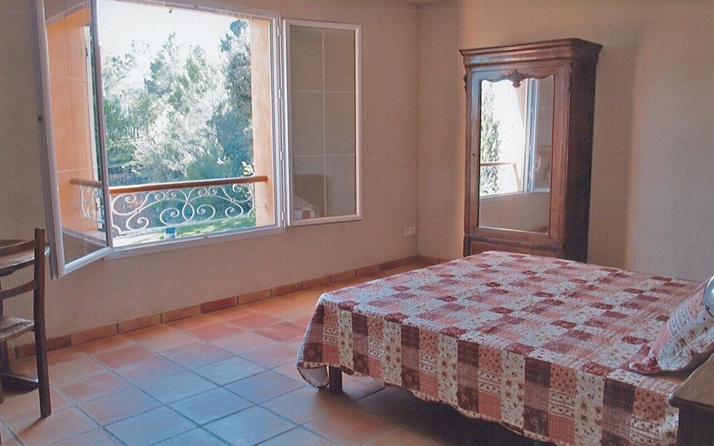 Room (Le temps des Cerises)
