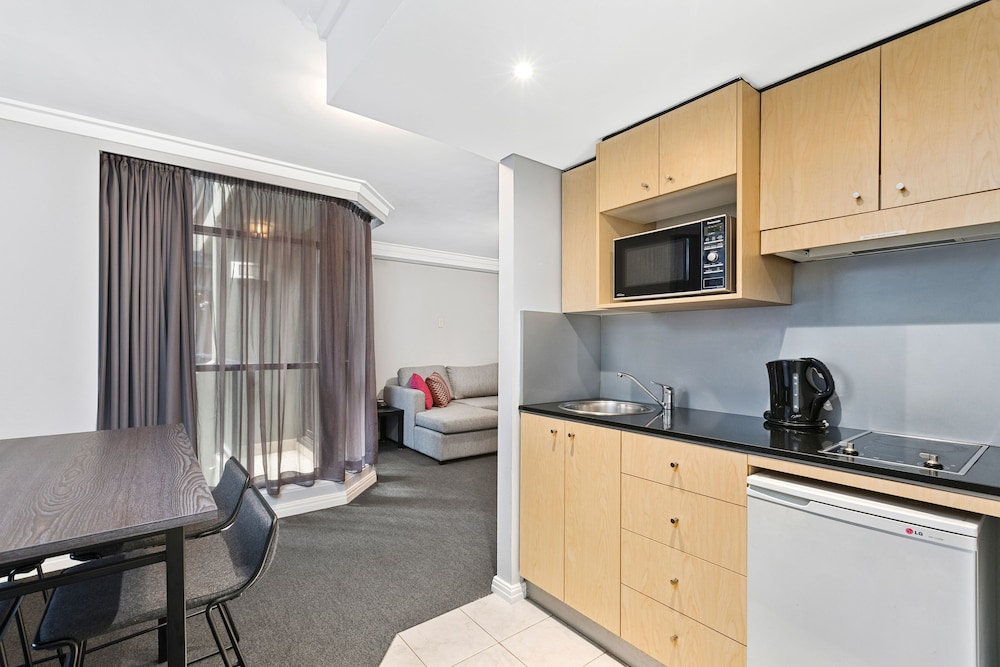 1 Bedroom Apartment - Weekly Housekeeping - Photo 5