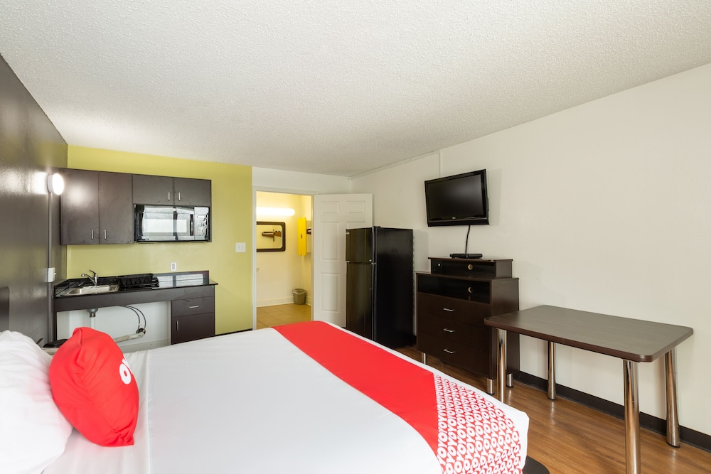 Premium Room, 1 King Bed photo 2