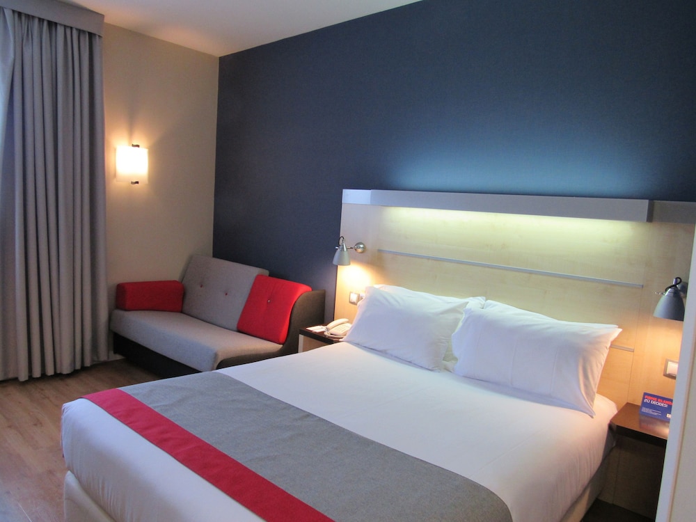 Standard Room, 1 Queen Bed with Sofa bed (Free Breakfast)