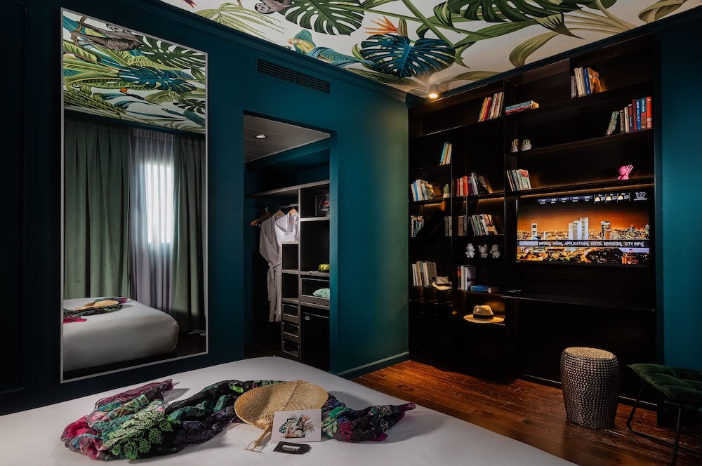 Standard Double or Twin Room, City View - Photo 3