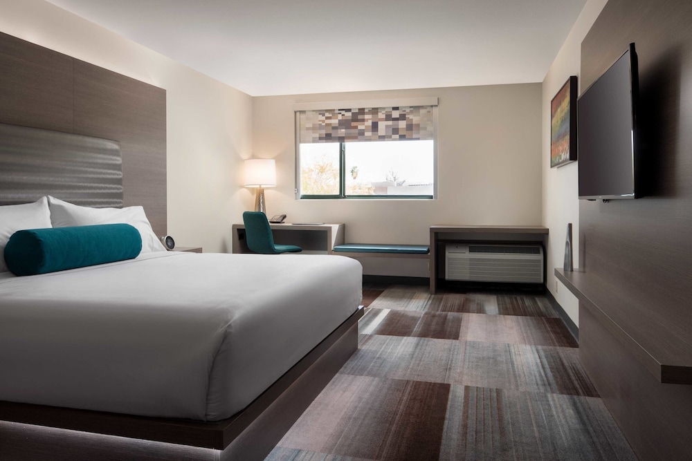 aloft, Suite, 1 King Bed, Balcony - Photo 4