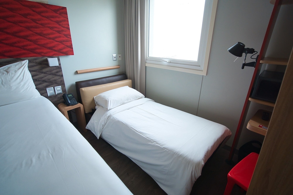 Standard Room, Multiple Beds - Photo 3