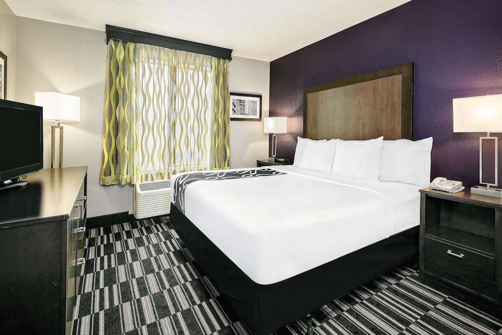 Room, 1 Queen Bed, Accessible, Non Smoking (Mobility,Hearing,Tub w/Grab Bars) photo 1